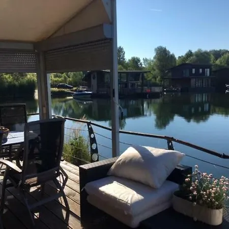 Apartamento Holdings Houseboat Bratislava