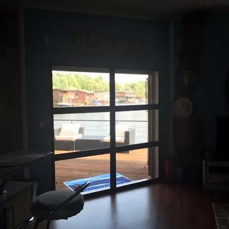 Holdings Houseboat Apartamento Bratislava